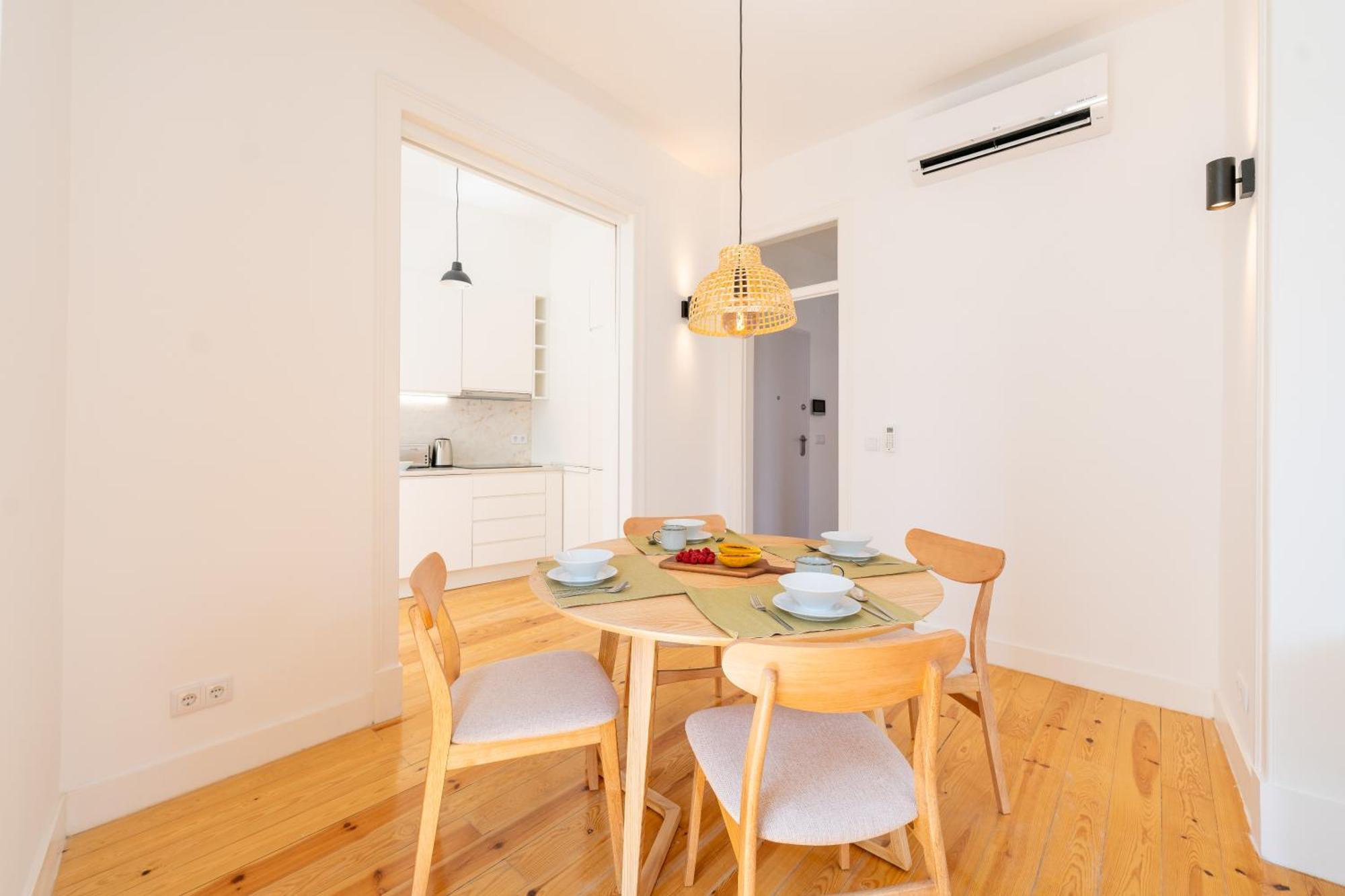 Sunny By Soulplaces Apartment