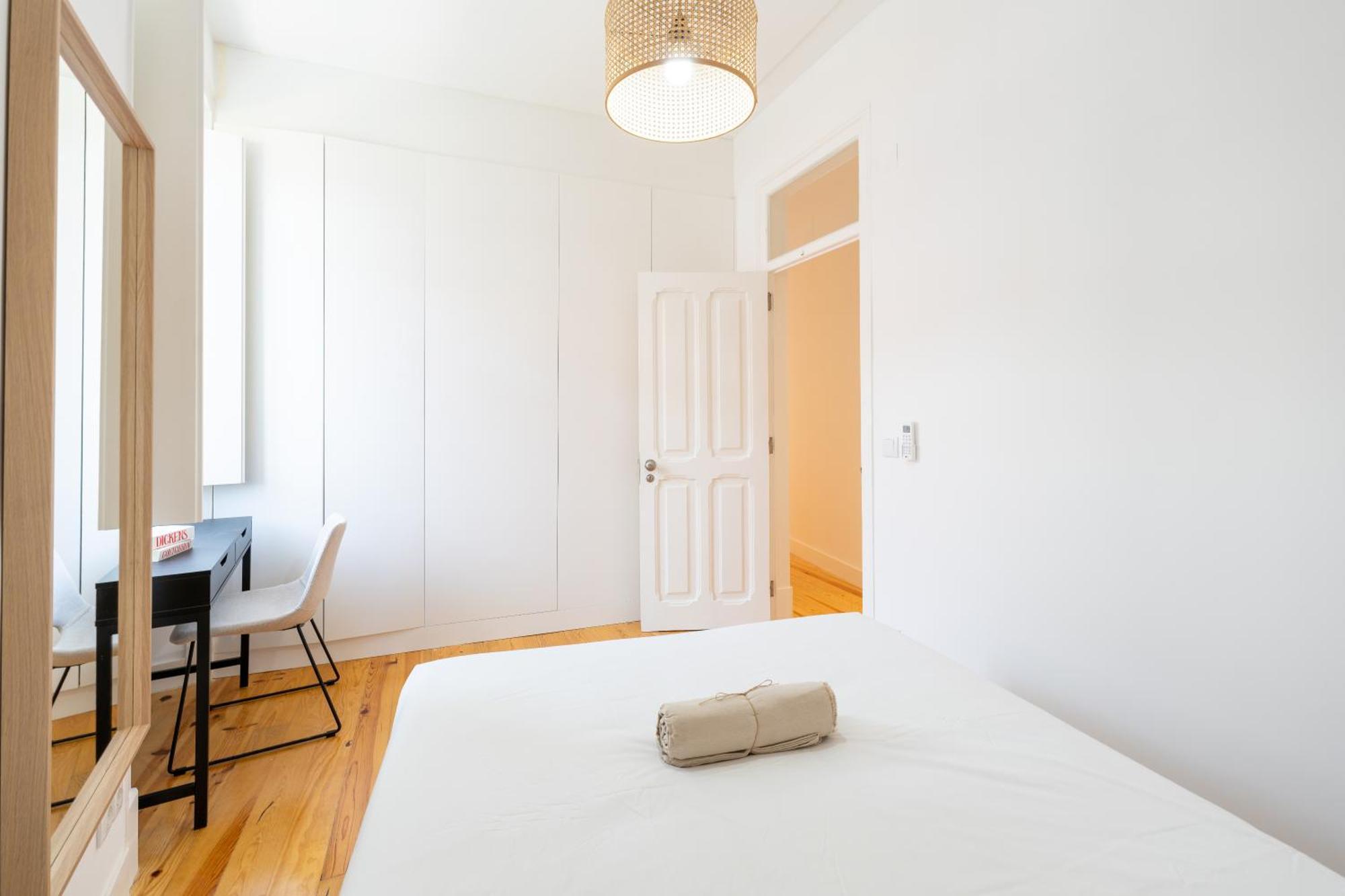 Sunny By Soulplaces Apartment