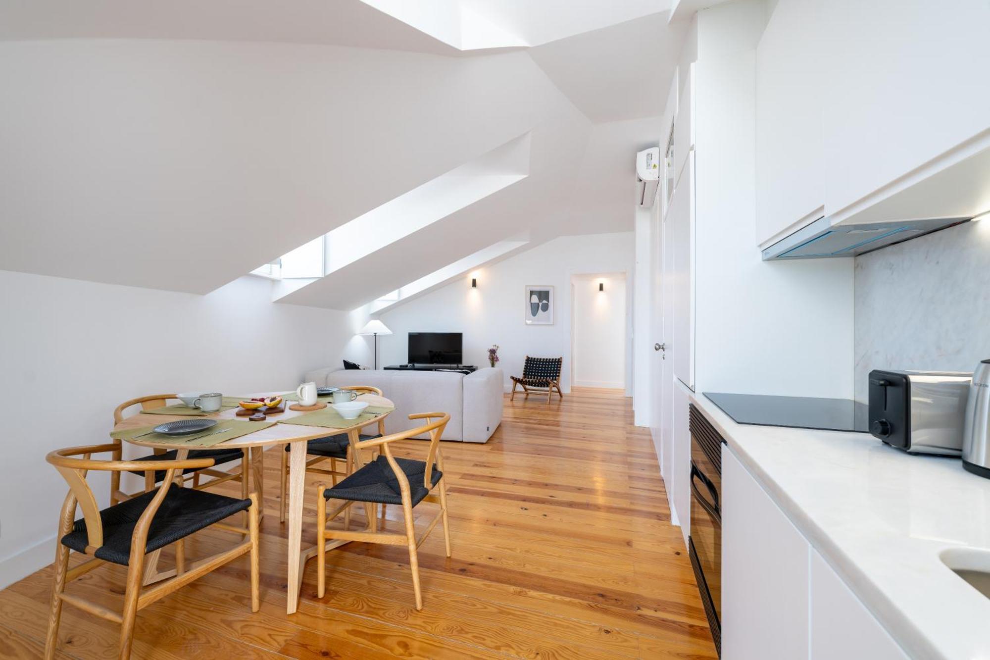 Sunny By Soulplaces Apartment