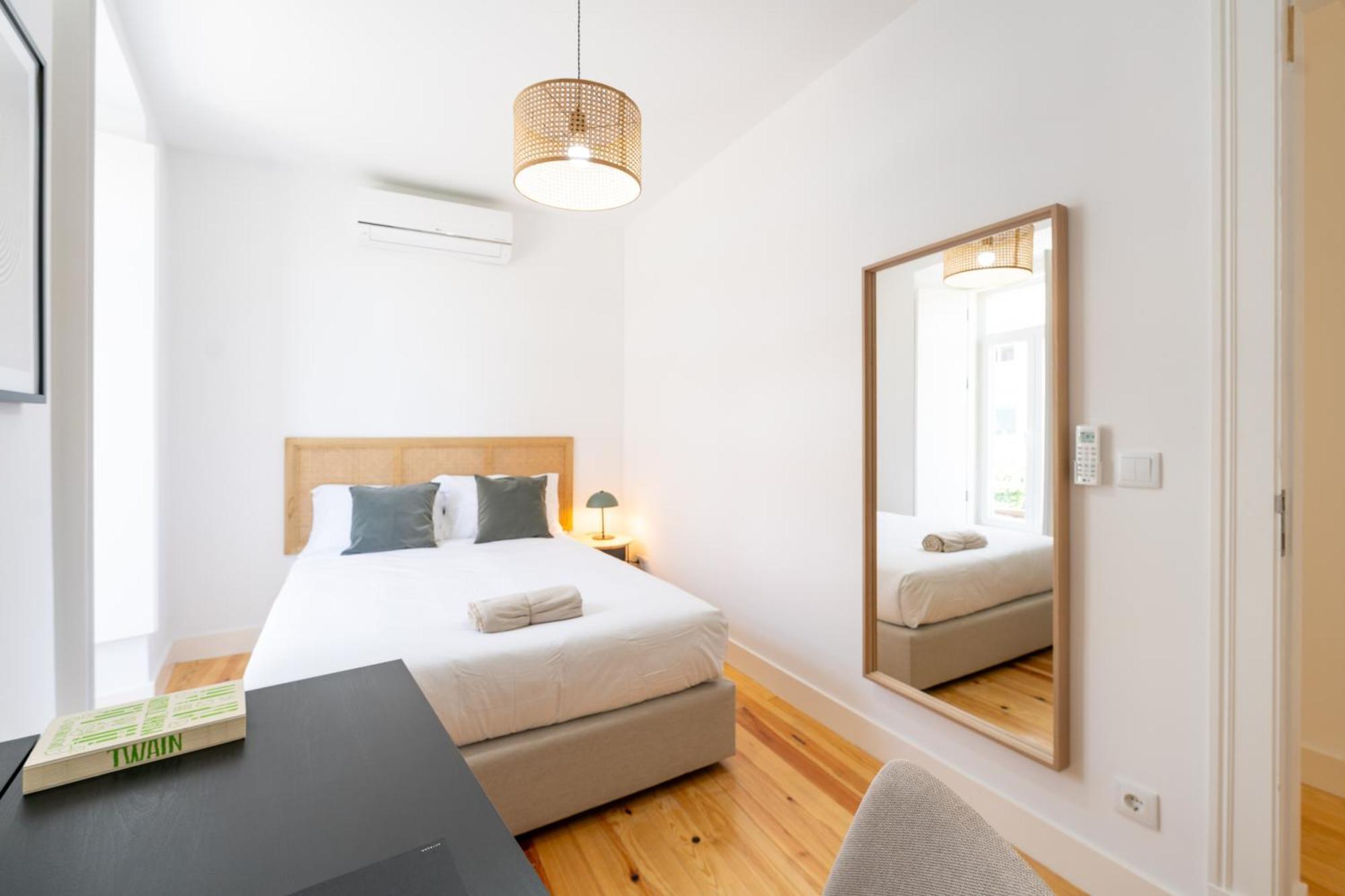 Apartment Sunny By Soulplaces